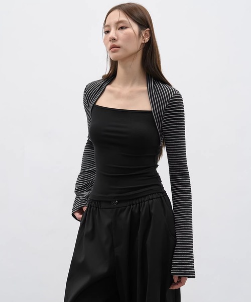 EIGHTHMONTH(エイスマンス)の「ストライプスリーブ レイヤードトップス EM25a175【EIGHTHMONTH】(Tシャツ/カットソー・レディース・ブラック/レッド・S/M)」の1枚目の写真