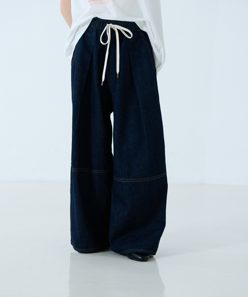 SOMETHING（サムシング）の「【atelier SOMETHING / アトリエ サムシング】DRAWSTRING BALLOON WIDE / ドローストリングバルーンワイド / デニムパンツ（デニムパンツ・レディース・ライトブルー/インディゴブルー・M/S）」の7枚目の写真