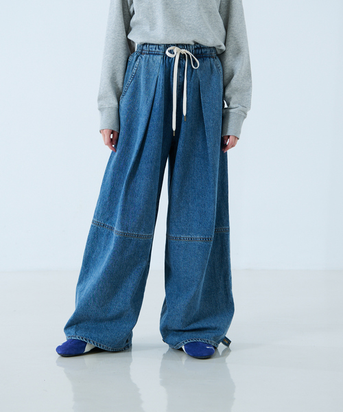 SOMETHING（サムシング）の「【atelier SOMETHING / アトリエ サムシング】DRAWSTRING BALLOON WIDE / ドローストリングバルーンワイド / デニムパンツ（デニムパンツ・レディース・ライトブルー/インディゴブルー・M/S）」の9枚目の写真