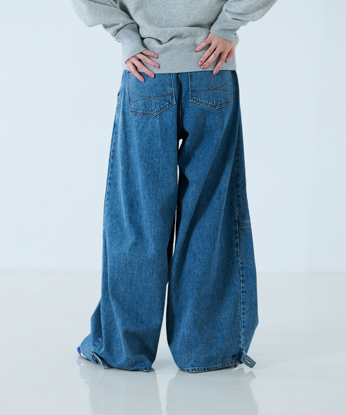 SOMETHING（サムシング）の「【atelier SOMETHING / アトリエ サムシング】DRAWSTRING BALLOON WIDE / ドローストリングバルーンワイド / デニムパンツ（デニムパンツ・レディース・ライトブルー/インディゴブルー・M/S）」の13枚目の写真