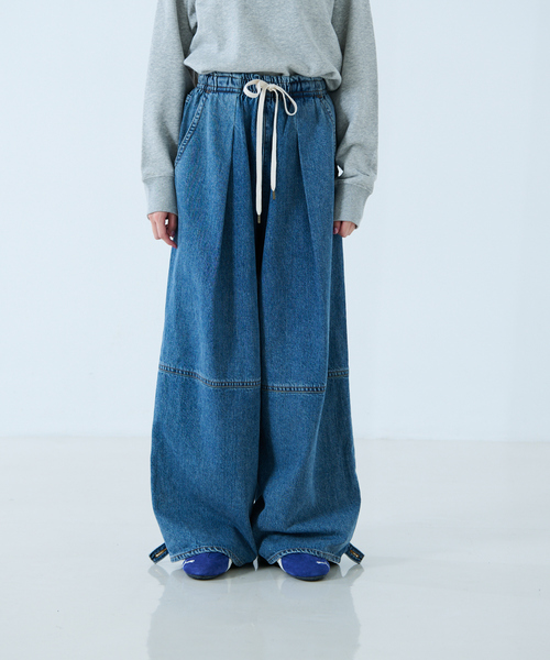 SOMETHING（サムシング）の「【atelier SOMETHING / アトリエ サムシング】DRAWSTRING BALLOON WIDE / ドローストリングバルーンワイド / デニムパンツ（デニムパンツ・レディース・ライトブルー/インディゴブルー・M/S）」の16枚目の写真