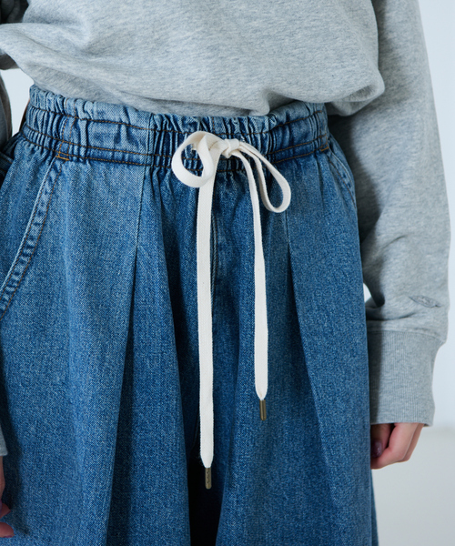 SOMETHING（サムシング）の「【atelier SOMETHING / アトリエ サムシング】DRAWSTRING BALLOON WIDE / ドローストリングバルーンワイド / デニムパンツ（デニムパンツ・レディース・ライトブルー/インディゴブルー・M/S）」の19枚目の写真