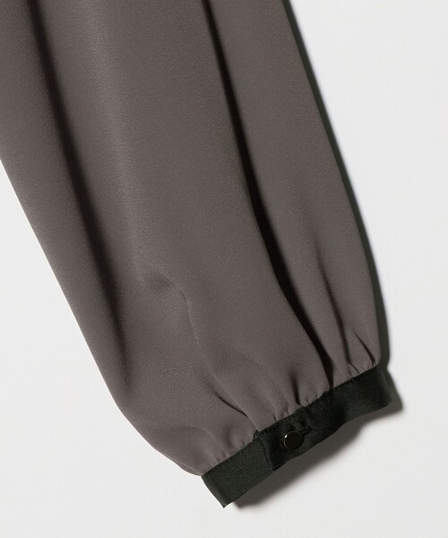 UNITED ARROWS(ユナイテッドアローズ)の「バイカラー パイピング ブラウス ‐ウォッシャブル‐(シャツ/ブラウス・レディース・オフホワイト/その他3/ダークグレー/その他7/その他5/その他9・FREE)」の11枚目の写真