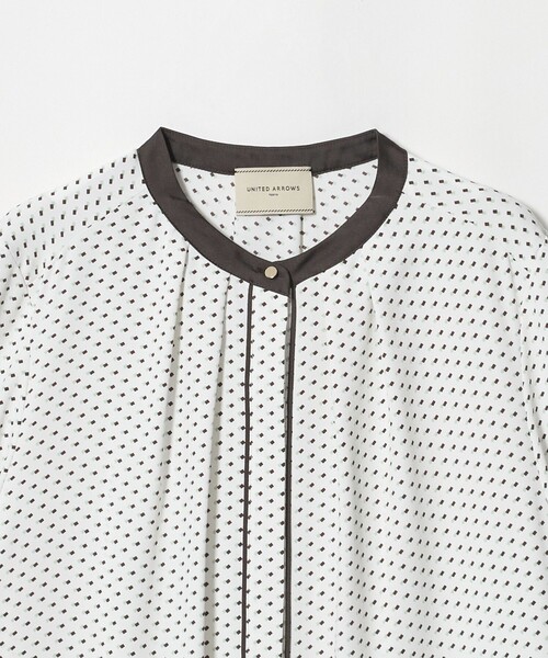 UNITED ARROWS(ユナイテッドアローズ)の「バイカラー パイピング ブラウス ‐ウォッシャブル‐(シャツ/ブラウス・レディース・オフホワイト/その他3/ダークグレー/その他7/その他5/その他9・FREE)」の7枚目の写真