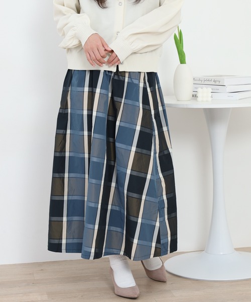 crossi(クロッシー)の「大判チェック柄タックスカート(スカート・レディース・ベージュ/オレンジ/グリーン/レッド・40/38)」の3枚目の写真