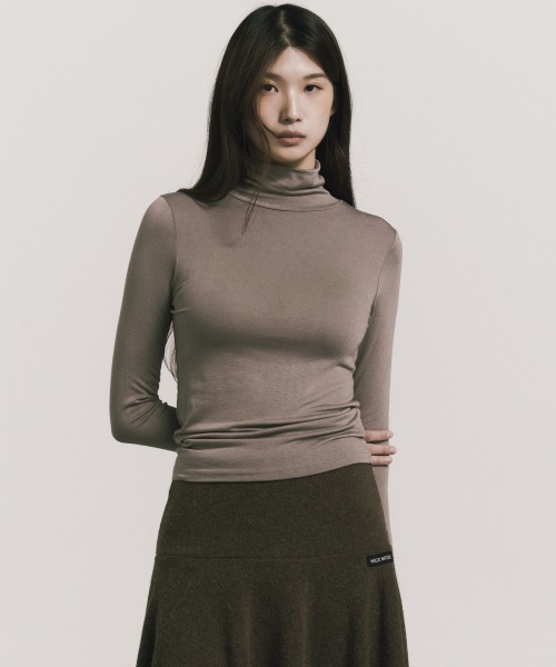 NICK&NICOLE（ニックアンドニコール）の「[ESSENTIAL] SLIM TURTLENECK TOP_COCOA（Tシャツ/カットソー・レディース・その他・MEDIUM/LARGE）」の3枚目の写真