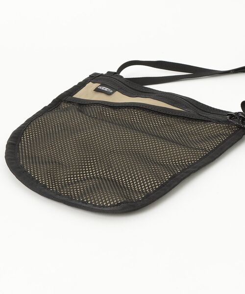KEEN（キーン）の「NYLON POCKET SACOCHE / ナイロン ポケット サコッシュ（ショルダーバッグ・メンズ・ベージュ系その他・OS）」の3枚目の写真