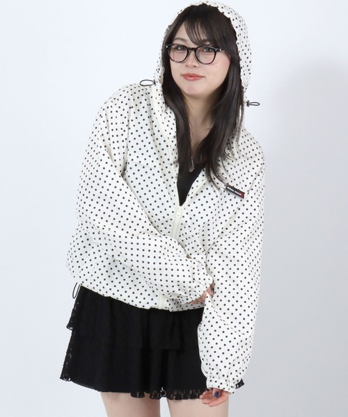mihns closet(ミンズクローゼット)の「別注 mihns closet 総柄ブルゾンパーカー/ダブルジップ/春ライトアウター/ドット 水玉 チェック(ナイロンジャケット・レディース・グリーン系その他/ブラウン系その他/ホワイト系その他/ブラック系その他・L/M/S)」の7枚目の写真