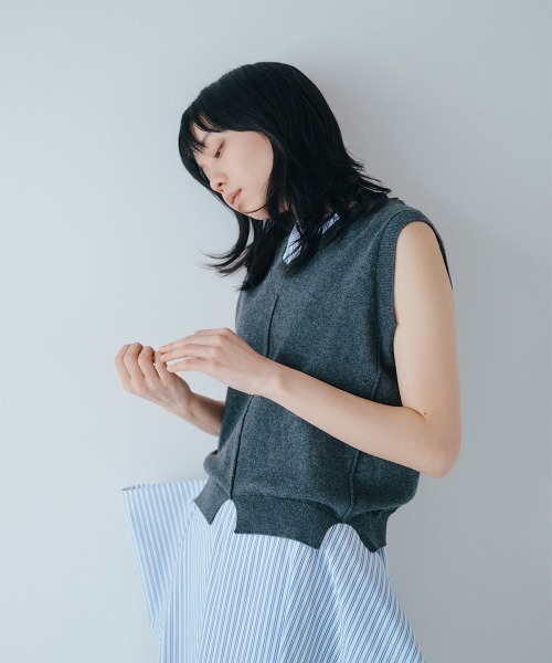 soduk(スドーク)の「【soduk】26SS新作 notch notch vest / ノッチノッチベスト(ベスト・レディース・ブラック/グレー/レッド・ONE SIZE)」の12枚目の写真
