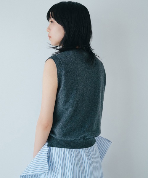 soduk(スドーク)の「【soduk】26SS新作 notch notch vest / ノッチノッチベスト(ベスト・レディース・ブラック/グレー/レッド・ONE SIZE)」の13枚目の写真