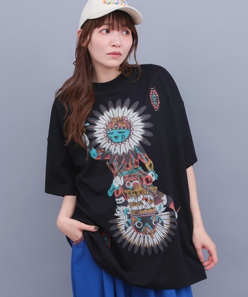 チチカカ(チチカカ)の「カッチーナプリントTシャツ(Tシャツ/カットソー・レディース・その他1/ブラック/アイボリー・FREE)」の3枚目の写真