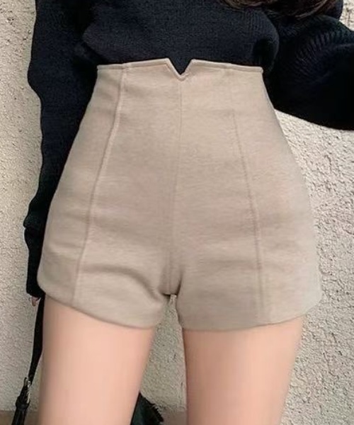 Ada.(エイダ)の「【Mellfy】ウエストデザイン センタータック ハイウエスト ショート パンツ(その他パンツ・レディース・アイボリー/ブラック/ベージュ・S/M)」の1枚目の写真