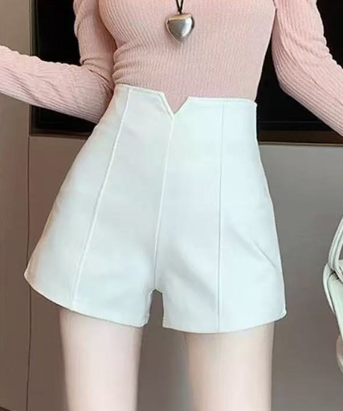 Ada.(エイダ)の「【Mellfy】ウエストデザイン センタータック ハイウエスト ショート パンツ(その他パンツ・レディース・アイボリー/ブラック/ベージュ・S/M)」の4枚目の写真