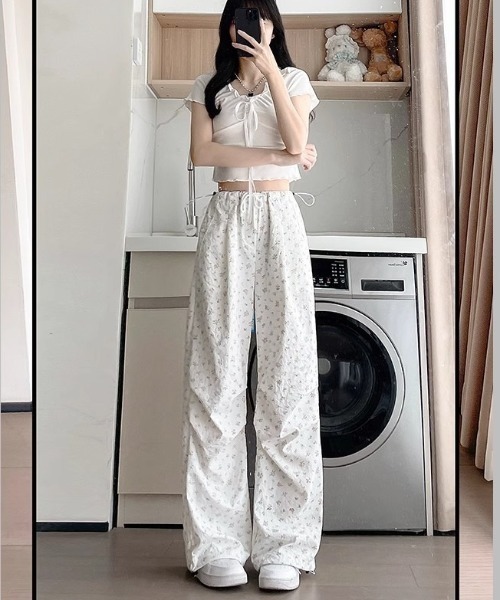 Teem Store(チームストア)の「ウエストドロスト小花柄 ストレートパンツ イージーパンツ(その他パンツ・レディース・ベージュ/ホワイト・L/M)」の7枚目の写真