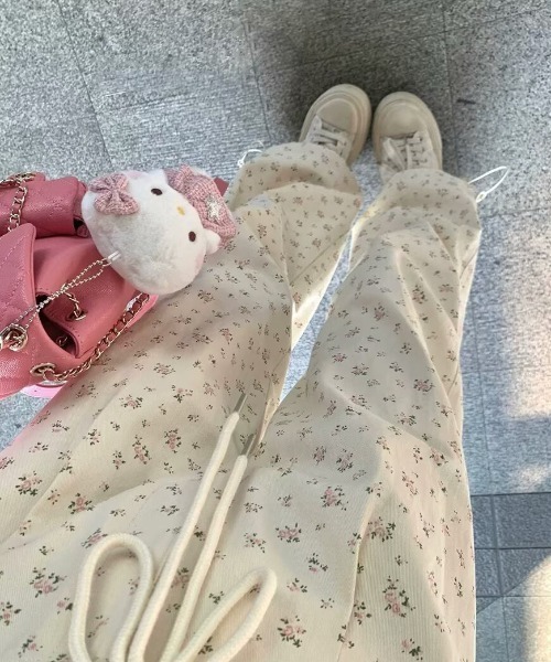 Teem Store(チームストア)の「ウエストドロスト小花柄 ストレートパンツ イージーパンツ(その他パンツ・レディース・ベージュ/ホワイト・L/M)」の21枚目の写真