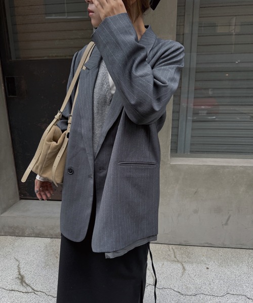 nananamoe(ナナナモエ)の「peaked lapel hem docking JKT / ピークドラペルヘムドッキングジャケット(テーラードジャケット・レディース・グレー系その他・FREE)」の19枚目の写真