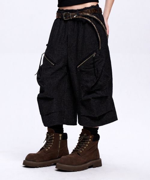 RSSC(アールエスエスシー)の「DOUBLE KNEE CARGO BERMUDA PANTS - BLACK(その他パンツ・レディース・その他・1/2)」の1枚目の写真