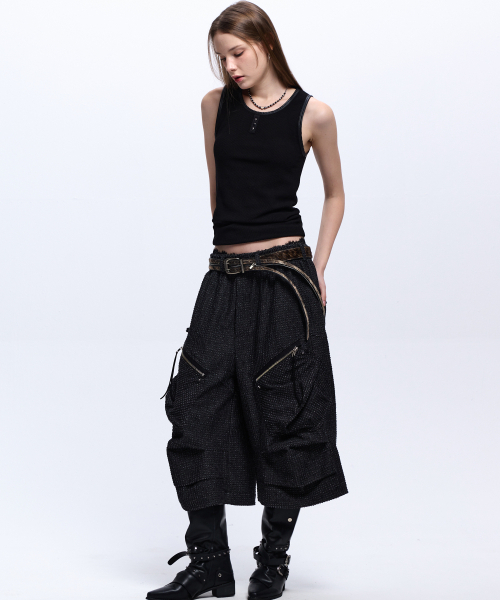 RSSC(アールエスエスシー)の「DOUBLE KNEE CARGO BERMUDA PANTS - BLACK(その他パンツ・レディース・その他・1/2)」の8枚目の写真