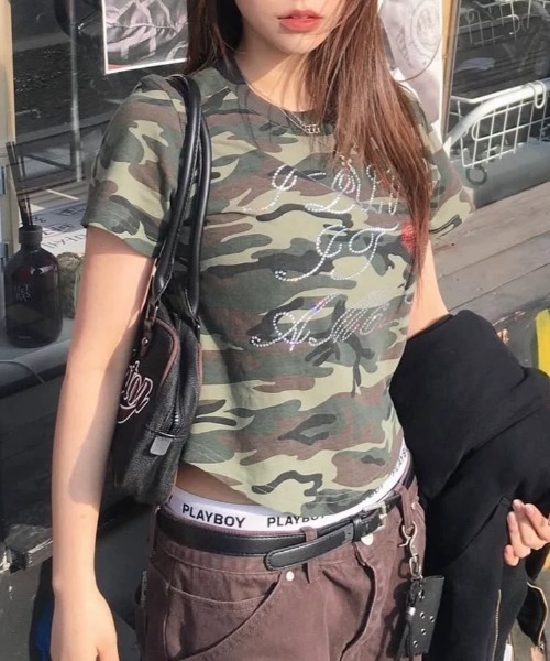 ViViDAY（ビビデー）の「ラインストーン英字＆ハートロゴ　カモフラ柄tシャツ（Tシャツ/カットソー・レディース・カーキ・M）」の10枚目の写真