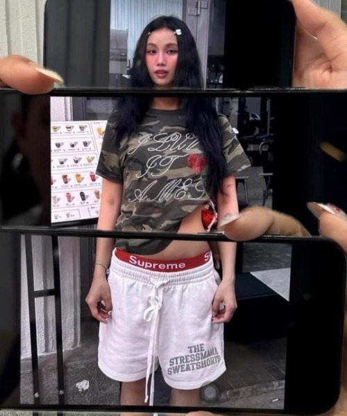 ViViDAY（ビビデー）の「ラインストーン英字＆ハートロゴ　カモフラ柄tシャツ（Tシャツ/カットソー・レディース・カーキ・M）」の19枚目の写真