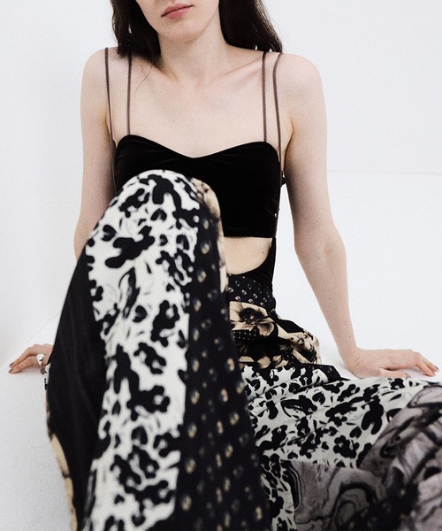 Ameri（アメリ）の「MEDI VARIOUS PATTERN TUCK PANTS（その他パンツ・レディース・アイボリー/ブラック・SMALL/MEDIUM）」の3枚目の写真