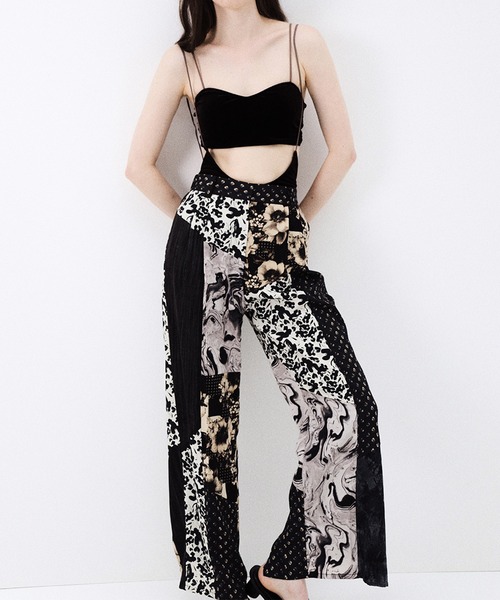 Ameri（アメリ）の「MEDI VARIOUS PATTERN TUCK PANTS（その他パンツ・レディース・アイボリー/ブラック・SMALL/MEDIUM）」の5枚目の写真