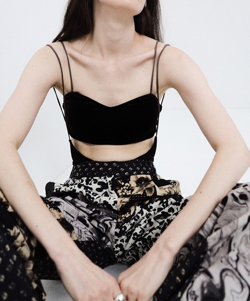 Ameri（アメリ）の「MEDI VARIOUS PATTERN TUCK PANTS（その他パンツ・レディース・アイボリー/ブラック・SMALL/MEDIUM）」の4枚目の写真