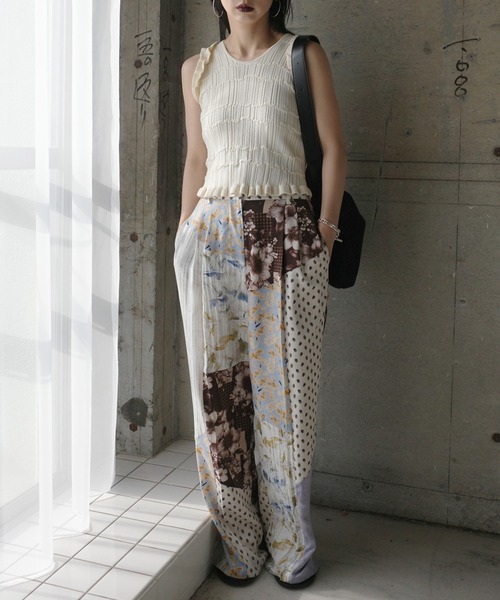 Ameri（アメリ）の「MEDI VARIOUS PATTERN TUCK PANTS（その他パンツ・レディース・アイボリー/ブラック・SMALL/MEDIUM）」の7枚目の写真