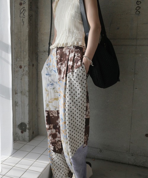 Ameri（アメリ）の「MEDI VARIOUS PATTERN TUCK PANTS（その他パンツ・レディース・アイボリー/ブラック・SMALL/MEDIUM）」の8枚目の写真