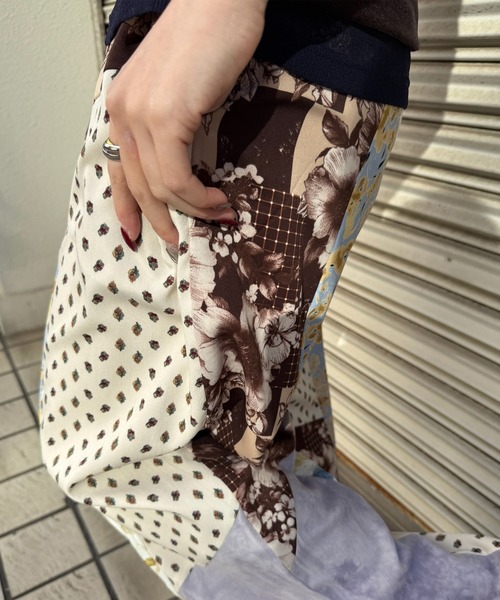 Ameri（アメリ）の「MEDI VARIOUS PATTERN TUCK PANTS（その他パンツ・レディース・アイボリー/ブラック・SMALL/MEDIUM）」の12枚目の写真