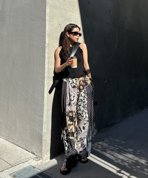 Ameri（アメリ）の「MEDI VARIOUS PATTERN TUCK PANTS（その他パンツ・レディース・アイボリー/ブラック・SMALL/MEDIUM）」の9枚目の写真