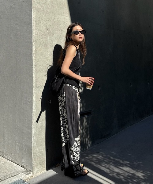 Ameri（アメリ）の「MEDI VARIOUS PATTERN TUCK PANTS（その他パンツ・レディース・アイボリー/ブラック・SMALL/MEDIUM）」の10枚目の写真