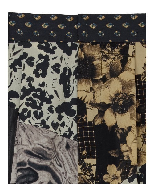 Ameri（アメリ）の「MEDI VARIOUS PATTERN TUCK PANTS（その他パンツ・レディース・アイボリー/ブラック・SMALL/MEDIUM）」の17枚目の写真