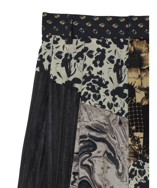 Ameri（アメリ）の「MEDI VARIOUS PATTERN TUCK PANTS（その他パンツ・レディース・アイボリー/ブラック・SMALL/MEDIUM）」の18枚目の写真