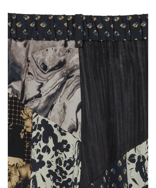 Ameri（アメリ）の「MEDI VARIOUS PATTERN TUCK PANTS（その他パンツ・レディース・アイボリー/ブラック・SMALL/MEDIUM）」の21枚目の写真