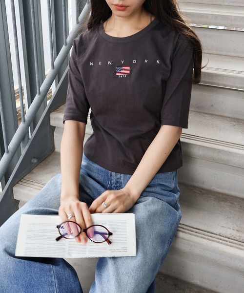 SpRay(スプレイ)の「着回し力抜群の定番カジュアルT/USA刺繍ロゴTシャツ(Tシャツ/カットソー・レディース・スミクロ/オフホワイト/ネイビー・FREE)」の11枚目の写真