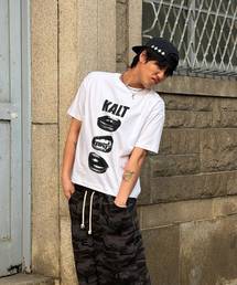 AMOU（アモウ）の「KALT Lips Half T-Shirts White（Tシャツ/カットソー）」
