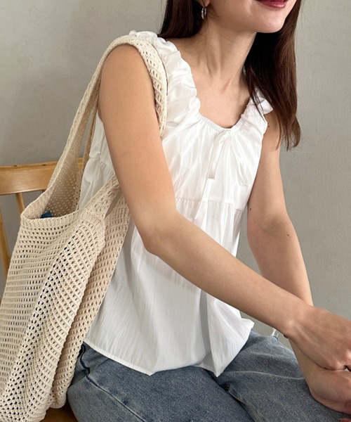 MYMOOD.(マイムード)の「ショルダーギャザーデザイン胸切替リボンブラウス(シャツ/ブラウス・レディース・ホワイト/ブラック/ブルー/アイボリー・FREE)」の1枚目の写真