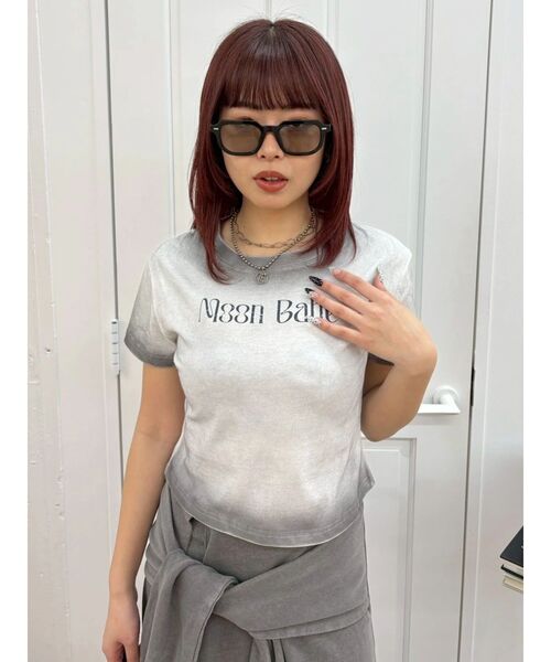 EVRIS(エヴリス)の「MOON BABE ロゴクロップドTシャツ(Tシャツ/カットソー・レディース・ピンク/ブラック/ホワイト・FREE)」の2枚目の写真