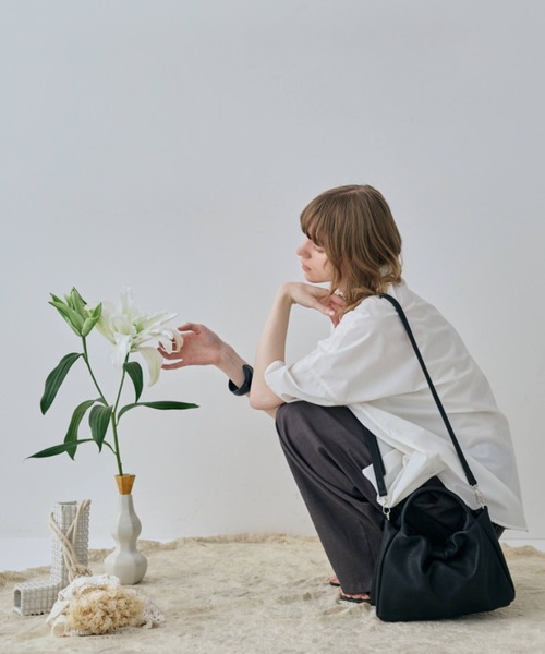 flaeu（フラユ）の「Stand Collar Curved Hem Shirt（シャツ/ブラウス・レディース・ホワイト/ブラック・FREE）」の7枚目の写真