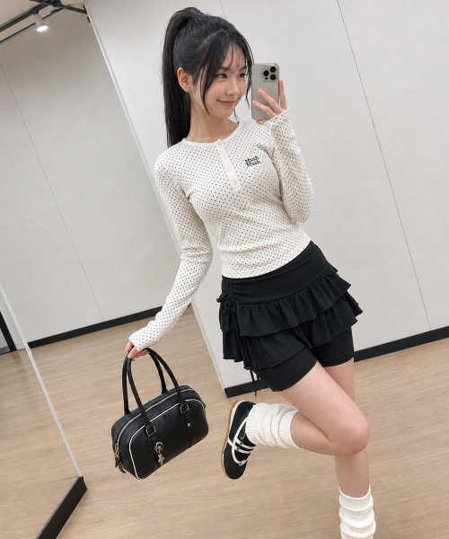 muahmuah（ムーアムーア）の「ラウンドドットヘンリーネッククロップ長袖Tシャツ[2色]（Tシャツ/カットソー・レディース・ブラック/ホワイト・FREE）」の4枚目の写真