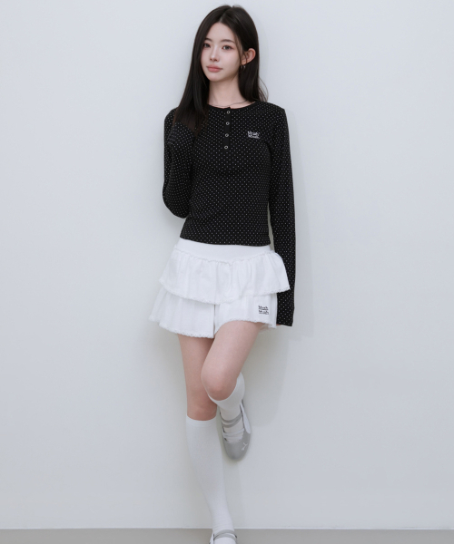 muahmuah（ムーアムーア）の「ラウンドドットヘンリーネッククロップ長袖Tシャツ[2色]（Tシャツ/カットソー・レディース・ブラック/ホワイト・FREE）」の11枚目の写真