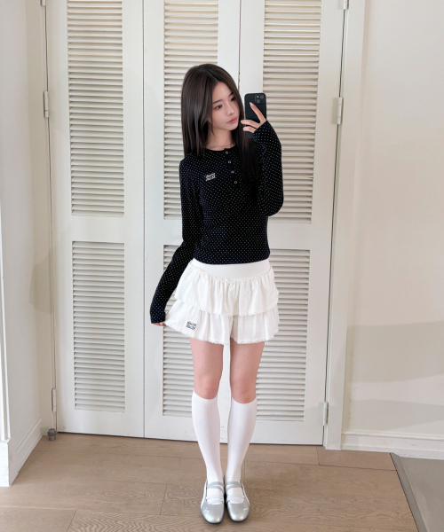 muahmuah（ムーアムーア）の「ラウンドドットヘンリーネッククロップ長袖Tシャツ[2色]（Tシャツ/カットソー・レディース・ブラック/ホワイト・FREE）」の16枚目の写真