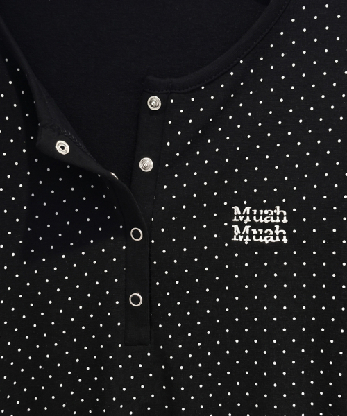muahmuah（ムーアムーア）の「ラウンドドットヘンリーネッククロップ長袖Tシャツ[2色]（Tシャツ/カットソー・レディース・ブラック/ホワイト・FREE）」の21枚目の写真