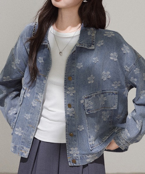 CHUL(チュル)の「フラワー刺繍デニムジャケット(デニムジャケット・レディース・ブルー・MEDIUM/SMALL/LARGE)」の2枚目の写真
