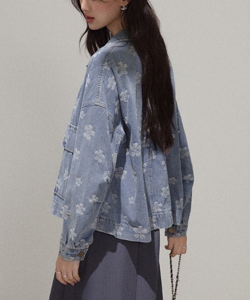 CHUL(チュル)の「フラワー刺繍デニムジャケット(デニムジャケット・レディース・ブルー・MEDIUM/SMALL/LARGE)」の3枚目の写真