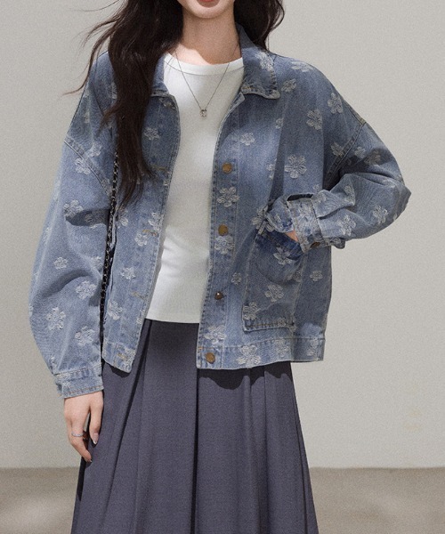 CHUL(チュル)の「フラワー刺繍デニムジャケット(デニムジャケット・レディース・ブルー・MEDIUM/SMALL/LARGE)」の4枚目の写真