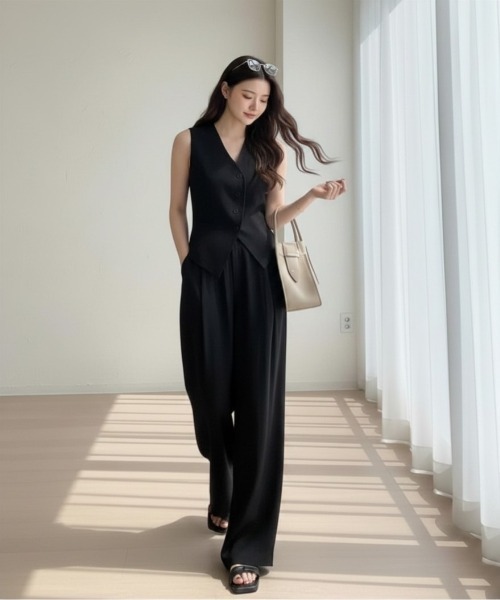 center i(センターアイ)の「【セットアップ】ノーカラーベストワイドパンツ(セットアップ・レディース・ブラック/オフホワイト・FREE)」の1枚目の写真