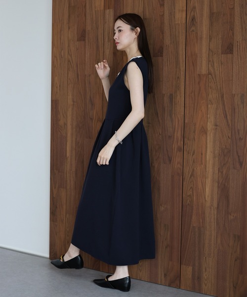 J by blue(ジェイバイブルー)の「《2サイズ展開》レースカラーVネック ワンピース(ワンピース・レディース・ベージュ/ネイビー・LARGE/MEDIUM)」の17枚目の写真