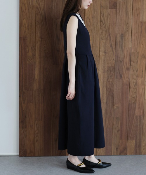 J by blue(ジェイバイブルー)の「《2サイズ展開》レースカラーVネック ワンピース(ワンピース・レディース・ベージュ/ネイビー・LARGE/MEDIUM)」の16枚目の写真